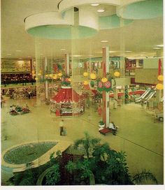 Roselands Shopping Centre, 1966 The Raindrop Fountain on Fashion Square. This is a totally amazing picture! I want to go shopping there! Monroeville Mall, Mall Stores, Retro Interior, Shopping Centre, Shop Interiors, Shopping Center