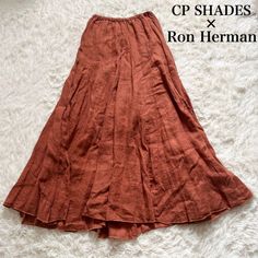 CP SHADES Ron Herman long skirt, maxi length, 100% linen Description This is a CP Shades x Ron Herman long skirt. This voluminous maxi-length skirt is made from a generous amount of linen fabric. It is lined down to the knees, so you can wear it by itself with confidence. [Size] cm (S~M equivalent) Total length: approx. 93cm Waist: Approx. 29-46cm 【material】 Outer material: 100% linen Lining: 100% cotton 【situation】 I don't think there are any noticeable frays, but this has been inspected by an amateur, so please only purchase if you understand this. It will be shipped compactly. Supplementary Information Large size, special order, brown, orange, 21SS, sold out immediately, pleated Shipping We will ship it within 5 business days. Thank you very much! Ron Herman, Skirt Maxi, Linen Skirt, Ship It, Brown Orange, Long Skirt, Linen Fabric, Large Size, Wear It