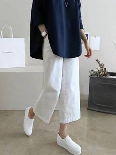 Top sin mangas suelto con cuello en V y lado dividido de color sólido Plus Size Wide Leg Pants, Casual Linen Pants, Drape Maxi Dress, Plain Pants, Blouse Pants, Linen Style, Midi Dress Casual, Maxi Knit Dress, Color Lines