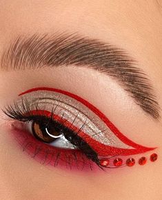 Red Eyeliner Makeup, Eye Makeup Trends, Red Makeup Looks, Maquillage Yeux Cut Crease, Mekap Mata, Gold Makeup Looks, Red Eyeliner