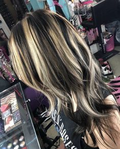 Skunk Hair, Chunky Highlights, Hair Color Streaks, Hair Streaks, Dyed Hair Inspiration, Hair Dye Ideas, Pretty Hair Color, Hair Stylies, Dye My Hair