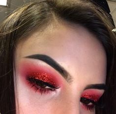 Red Glitter Makeup Looks, Devil Makeup Looks Halloween, Cute Devil Makeup, Devil Costume Makeup, Red Halloween Makeup, Halloween Makeup Devil, Devil Makeup Look, Red Eye Makeup Looks, Halloween Devil Makeup