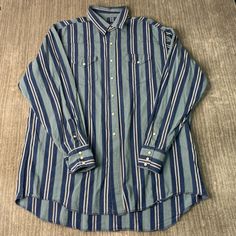 Vintage 2000s Wrangler Two Pocket Striped Pattern Pearl Snap Western Cowboy Style Basic Multi Color Button Up Shirt Triple Extra Large Mens Condition:  Excellent Used Condition  = No Flaws Measurements: Please see photos above for all measurements IF YOU BUY TWO OR MORE ITEMS USE THE CODE BUNDLE @ CHECK TO SAVE 20% WE SHIP WITHIN 24 HOURS AFTER PURCHASE! Please be aware that we do not offer free returns!! The Buyer is responsible for the cost of the return label. Follow us on TikTok & Instagram @findsnostalgic and tag us in your finds Cowboy Style, Style Basic, Vintage 2000s, Mens Oxfords, Western Cowboy, Button Up Shirt, Stripes Pattern, Button Up Shirts, Extra Large