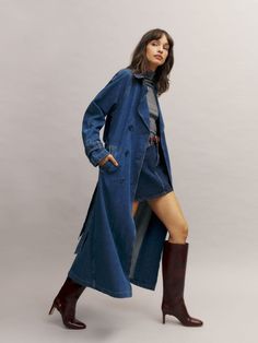 You make it look easy. Shop the Hayes Denim Trench from Reformation, a double breasted trench coat with a collar. Trench Coat Outfit, Denim Trench Coat, Stretch Denim Fabric, Coat Outfits, High Rise Denim, Denim Coat, Looks Style, Denim Mini Skirt, Denim Outfit