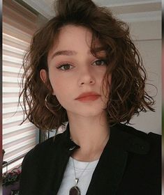 Short Grunge Hair, Short Wavy Hair, Brown Blonde Hair, Curly Hair Cuts, Short Curly Hair, Aesthetic Hair, Hair Highlights, Pretty Hairstyles