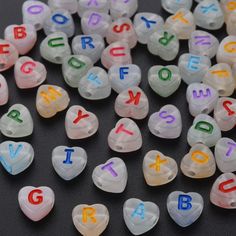 Glow-in-the-Dark Mixed Color A-Z Alphabet Individual Acrylic Heart Beads Alphabet Beads, Glitter Ribbon, Necklace Craft, Letter Beads, Enamel Charms, Diy Schmuck, Bijoux Diy, Heart Beads, Letter Patterns