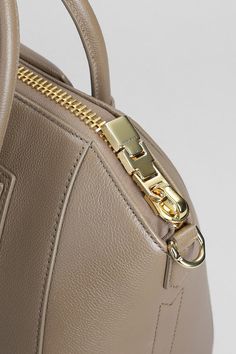 Antigona small Hand bag in taupe leather, Height 240 mm, Width 340 mm, double handle, detachable shoulder strap, embossed logo, zip clousure, 100% leather, Made in ItalyGender: WomenMaterial: LEATHERColor: BrownMade in: FRProduct ID: 392824_BB50TPB20R*Import tax/duty will be calculated at checkout (If applicable) Leather Satchel In Taupe, Leather Taupe Satchel, Designer Beige Satchel With Zipper Closure, Taupe Leather Bag With Zipper Closure, Luxury Beige Satchel With Zipper Closure, Business Bag In Taupe With Detachable Strap, Business Bags In Taupe With Detachable Strap, Business Taupe Bag With Detachable Strap, Business Taupe Bags With Detachable Strap