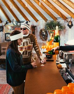 Veuve Clicquot Ski Yurt, Deer Valley Veuve Clicquot Apres Ski, Gold Black Bathroom, Ski Lodge Aesthetic, Winter Ski Lodge, Ski Lodge Party, Apres Ski Bar, Apre Ski, Ski Bar, Lodge Aesthetic