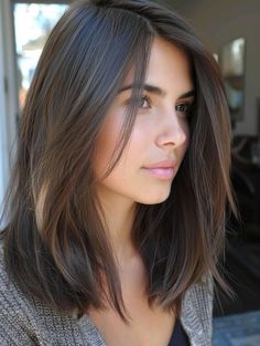 Haïr Cut Medium Hair, Thick Hair Haircut, Rambut Brunette, Haircut Inspo, Haircuts For Medium Length Hair, Layered Haircuts For Medium Hair, Straight Hair Cuts, Shoulder Length Hair Cuts, Haircuts For Medium Hair