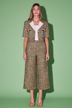 These tweed culottes are the definition of an easy, yet put-together, look! We've elevated the silhouette by creating this pant in an eye-catching tweed fabric. Plus, the side zipper and high-waisted fit ensure they're comfortable throughout the day and won't ride down. Because your comfort is our top priority, we adde Mode Operandi, Colour Combinations Fashion, Tweed Pants, Corporate Fashion, English Factory, Tweed Fabric, Work Looks, Work Wardrobe, Top Priority