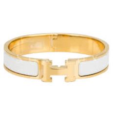 Herms - Clic H Bracelet In White With Gold Plated Hardware Size Pm - 6.2” Wrist Circumference In Great Condition, Some Minor Wear And Tear Circumference: 7.5" | .47" Wide H Bracelet, Hermes Jewelry, Christmas 2024, Womens Jewelry Bracelets, White Color, Gold Plate, Conditioner, Plating, Women Jewelry