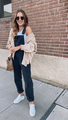 Womens Overalls, Work Fits, Overall Outfit, Overalls Outfit, Beach Outfits, Teenage Fashion, Woman's Fashion, Straight Outta, Jumpsuit With Sleeves