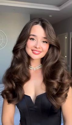 Formal Loose Hairstyles, Hollywood Glam Hair Middle Part, Curled Hair For Wedding Guest, Soft Long Curls, Blowout Long Hair No Layers, Long Bombshell Hair, Blowout Hair No Layers, Holly Wood Curls, Waived Hair Styles