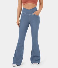 High Waisted Flare Pants, Knit Denim, Retro Mode, High Waisted Flares, Curvy Jeans, Chic Look, Flare Leggings, Edgy Look, Retro Chic