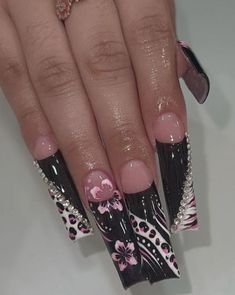 Junk Nails Almond Shape, Ombré Bling Nails, Nail Ideas Festive, Light Pink Nails Y2k, 2000s Curved Nails, Y2k Nail Designs Acrylic, Short Easy Nails Design, Cute Acrylic Nails Y2k, Cool Nail Art Ideas