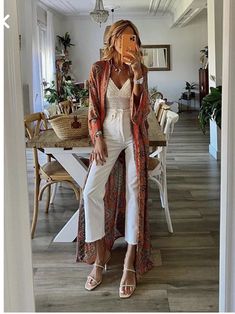 Long Kimono Outfit, Cardigan Outfit Summer, Look Kimono, Dresses Casual Boho, Kimono Outfit, Mode Hippie, Mode Kimono, Long Sleeve Kimono, Boho Cardigan