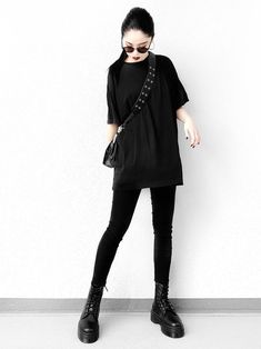 Simple Goth Style, Minimalist Goth Fashion, Minimalist Goth, Black Wardrobe, Dark Outfits, Total Black, Black Everything