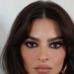 emrata Emrata Hair, Makeup Dark Eyes, Brunette Makeup Looks, Supermodel Makeup, 2023 Makeup, Astrology Aesthetic, Final Countdown, Brunette Makeup