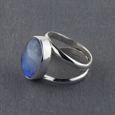 sterling silver rainbow moonstone ring Sterling Silver Jewelry Rings, Rainbow Moonstone Ring, Cabochon Ring, Classy Jewelry, Silver Jewelry Fashion, Silver Jewelry Handmade, Moonstone Ring, Sterling Silver Bands, Rainbow Moonstone