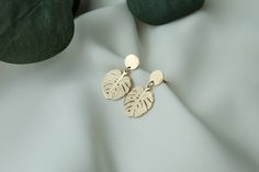 Simple yet outstanding these monstera leaf earrings are a perfect gift for all of the plant lovers or treat for yourself. Made of stainless steel, plated with 18k Gold, Anisa earrings are lightweight and so easy to wear.  A must have summer earrings.   All of our jewellery comes beautifully packaged in our branded gift box. Your jewellery will last longer if you correctly care for your item. Care instructions: Always remember to remove your jewellery before shower or exercise. Please avoid conta Minimalist Leaf-shaped Jewelry With Matching Earrings, Leaf-shaped Earrings For Gift, Minimalist Nickel-free Leaf-shaped Earrings, Leaf-shaped Earrings As Gift, Monstera Earrings, Plant Earrings, Earrings Nature, Holiday Earrings, Earrings Summer