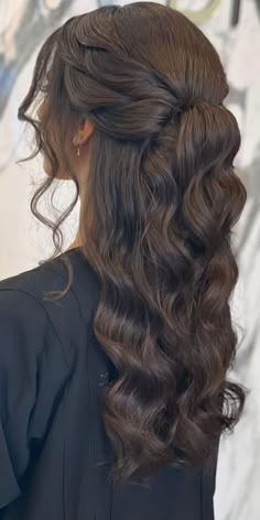 Prom Hairstyles Waves, Prom Long Hairstyles, Hair Styles For Party Night, Hairstyle For Prom Night, Soft Wavy Hair, Romantic Updos, Bridesmaid Hair Inspo, Cute Prom Hairstyles, Formal Hairstyles For Long Hair