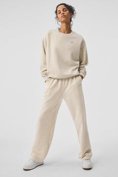 Okay, so we’re pretty much obsessed with this new, straight-leg version of the Accolade Sweatpant — it’s a super soft, leveled-up classic with a chrome Alo logo detail and powerful, performance tech for studio & street. Wear it in cold weather with a bold jacket and transition to warmer weather with slides. Find your fit and see all the ways to style it. EXPLORE ACCOLADE. Cotton Sweat Suit, Cream Sweat Set, Woman Sweat Set, Neutral Sweat Pants, Winter Sweat Sets, Alo Yoga Crewneck, Best Sweat Pants Women, Comfort Sweat Set, Womens Sweat Set