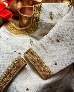 Off White Blouse Design, Simple Blouse Pattern, Sari Blouses, Maggam Blouses, Outfit Reference, Latest Bridal Blouse Designs, Maggam Work Blouse, Emb Designs, Kids Blouse Designs