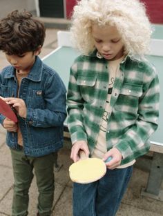 “Kamp Kids” du @milk_magazine. Photo: @tjitskeagricola_photography Stylist: @imaneabb.styling #fingerinthenose #kidswear #press School Photoshoot, Kids Milk, Craft Packaging, Kids Style, Stylish Kids, Childrens Fashion, Kids' Fashion