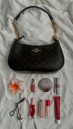 Dior Aesthetic Bag, Coach Bag Outfit, Dior Summer, Dior Purse, Purse Outfit, Dior Aesthetic, Dream Bags