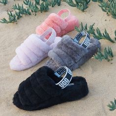 Zapatillas Louis Vuitton, Cute Uggs, Fluff Yeah Slide, Ugg Slides, Fluffy Shoes, Ugg Sandals, Cute Slippers, Slide Slippers, Fresh Shoes