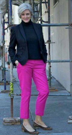 Fuschia Pants, Style At A Certain Age, Fall Fashion Trends Women, Over 60 Fashion, Advanced Style, 60 Fashion, Over 50 Womens Fashion, Looks Street Style, Pink Pants