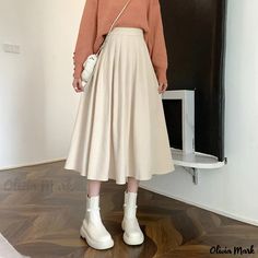 Olivia Mark - Pleated Skirt with High Waistline and Academy Style, Suitable for Various Occasions High Waist Pleated Skirt, Empire Dresses, High Waisted Pleated Skirt, Outfit Jeans, Brown Skirts, College Style, Vintage Rock, Empire Dress, Skirt Midi