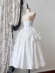 This stunning high-waisted skirt features a white boned corset belt that accentuates the waist and adds a touch of gothic elegance to any Lolita ensemble. The lace-up back detail adds a hint of edginess, making it a perfect piece for those who love to embrace their individuality. Ideal for Lolita fashion enthusiasts who want to add a bold and sophisticated touch to their wardrobe.   	 		 			Size 			XS 			S 			M 			L 			XL 		 		 			Waist 			46-60 			50-66 			62-76 			68-82 			78-92 		 		 			Full Length 			99 			99 			99 			99 			99 White Goth Outfit, White Gothic, High School Fashion, Gothic Skirt, White Goth, Gothic Elegance, Fancy Clothes, Gothic Skirts, Early 2000s Fashion