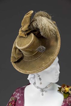 Lady’s Hat with Hat Pin c1770 Unknown Maker Silk velvet, 1770s Fashion, 18th Century Hats, 1700 Fashion, Historical Hats, 18th Century Women, 18th Century Dress, 18th Century Costume, Victorian Hats, 18th Century Clothing