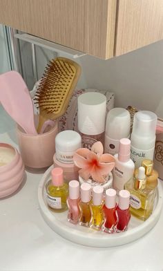 Croquette Aesthetic Bathroom, Skincare Aesthetic, Bathroom Aesthetic Gisou, Coquette Makeup Display, Coquette Makeup Brush Holder, Coqutte Aesthetic Girl Room, Aesthetic Bath, Cleaning Inspiration, Girly Apartment Decor