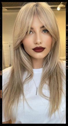 Haircuts Straight Hair, Long Hair With Bangs, Trendy Short Hair, Long Blonde Hair, Trendy Short Hair Styles, Red Lipstick