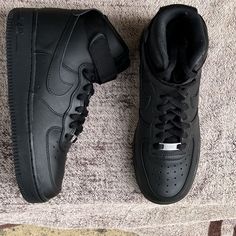 Nike Air Force 1 High '07 Triple Black CW2290-001 Basketball Shoes Men's Sneaker. Brand new with box Mens size 6.5y / womens size 8 No lid for box Item is brand new with defect , the defect is creasing on toe shown in pictures Air Force Noir, Air Force 1 Noir, Black Nike High Tops, Nike Shoes Photo, Black Air Force 1, All Black Nikes, Black Nike Sneakers, Air Force Shoes, Stylish School Bags