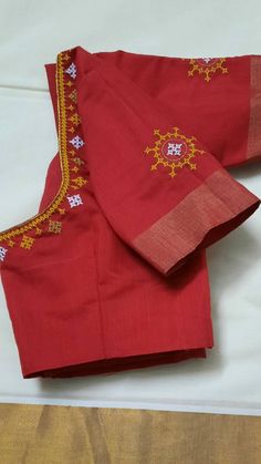 Half White with kasavu border. Pure cotton saree material matched with contrast red silk cotton blouse. Colour of the blouse can be customized.  If you want to go by standard measurement you can choose from the size chart ( 5th pic ). Or if you want the blouse size  to be customized you can send me the measurements ( 6th pic ) . Pl leave a msg if you need more info .  Blouses stitching processing time is 10 to 15 days .  I ship to all places except germany.     The standard shipment takes 30  wo Saree Material, Sleeveless Blouse Saree, Blouse Colour, Kutch Work Designs, Kutch Work, Golden Colour, Contrast Blouse, Bridal Jewellery Indian, Cotton Blouse