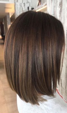 Medium Length Bob Haircut, Colour Hair, Corte Bob, Brunette Hair With Highlights, Trendy Hair Color, Brown Hair With Highlights, Light Brown Hair, Medium Length Hair Cuts