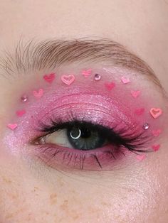 Coloured Eyeliner, Rhinestone Makeup, Valentines Makeup, Dope Makeup, Colored Eyeliner, Taylor Swift Outfits, Garden Fairy