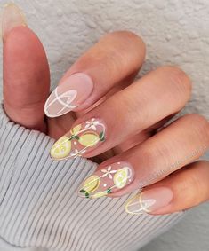 Mail Inspo, Daisy Nail Art, Sheer Nails, Fruit Nail Art, Fab Nails, Cute Spring Nails, Daisy Nails, Lines On Nails, Latest Nail Art