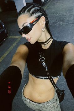 European Rave Outfits, Techno Girl Aesthetic, Techno Concert Outfit, Rave Makeup Ideas Festivals, Techno Aesthetic Outfit, Techno Hairstyles, Dubstep Outfits, Techno Outfit Rave