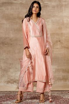 Peach kurta with yoke embroidery. Comes with pants and dupatta.
Components: 3
Fabric: Chanderi
Neckline: V-shaped
Sleeve Length: Bracelet
Color: Peach
Embroidered
Kurta with side slits
Scalloped dupatta with tassels - Aza Fashions Scalloped Dupatta, Yoke Embroidery, Kurta Set For Women, New Address, Organza Dupatta, Indian Fashion Designers, Change Of Address, Fashion App, Kurta Set