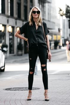 Button Down Outfit, Black Button Up Shirt, Black Button Down Shirt, Fashion Jackson, Women Fashion Edgy, Fashion Blogger Style, Looks Black, All Black Outfit, Style Chic