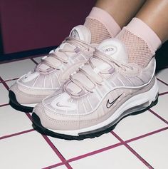 Pretty Sneakers, Dr Shoes, Basket Style, Pretty Shoes Sneakers, Air Max 98, Iconic Fashion