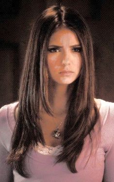 Nina Dobrev Straight Hair, 2000s Face Framing Layers, Elena Gilbert Straight Hair, 2000s Straight Layered Hair, Nina Dobrev Hair Long, Layered Hair 2000s, Elena Gilbert Season 2 Hair, Chin Length Layers Long Hair, 2000s Straight Hair