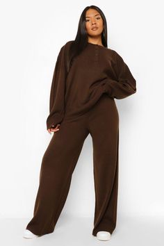 Womens Plus Knitted Crew Neck Sweater & Pants Set - Brown - 14 - Hit refresh on your laidback essentials with these plus-size loungewear pieces for the new season. This cute and comfy plus-size loungewear set will look good on you, and it's keen for chill days, cozy nights, and all the things in between. Lazy days call for sumptuous comfort, loose fit, and relaxed vibes. So relax, homebody. We got this! Flexible, supportive, and super comfortable, these are the women's plus-size loungewear p Womens Plus Size Loungewear, Plus Size Sets Outfit, Plus Size Loungewear, Lounge Outfit Plus Size, Midsize Loungewear, Plus Size Lazy Day Outfits, Plus Size Lounge Wear Outfit, Brown Loungewear, Plus Size Lounge Wear