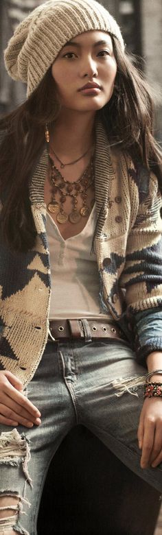 God it would take me 2 months to find all the stuff in this outfit then another four hours to get it all on. Yet she makes it look like she just rolled out of bed and put some stuff on Vetement Hippie Chic, Look Boho Chic, Looks Country, Winter Boho, Bohol, Denim And Supply