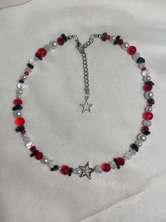 Crystal Pendant Beaded Necklace, Beaded Star Necklace, Grunge Beaded Bracelets, Pearl Beaded Jewelry, Necklace Beads Aesthetic, Emo Jewellery, Aesthetic Diy Jewelry, Grunge Necklaces, Accessories Grunge