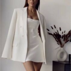 Nwt (Originally $149) Cream Zara Blazer Size Xs Fitted Winter White Long Sleeve Blazer, Sleek Tailored White Outerwear, White Blazer Dress For Fall Evening, Fitted White Blazer Dress For Fall, White Evening Blazer Dress For Fall, Fitted Long Sleeve Blazer In Winter White, White Fall Evening Blazer Dress, Sleek White Outerwear For Work, Elegant Fitted Outerwear For Brunch